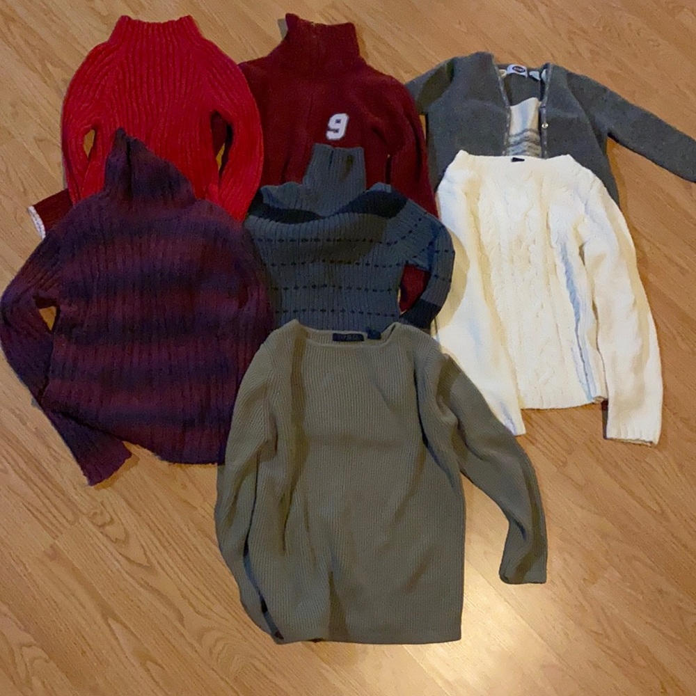 Sweater lot size small